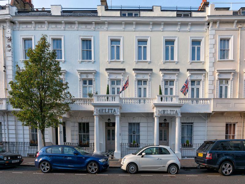 Ngoại cảnh khách sạn