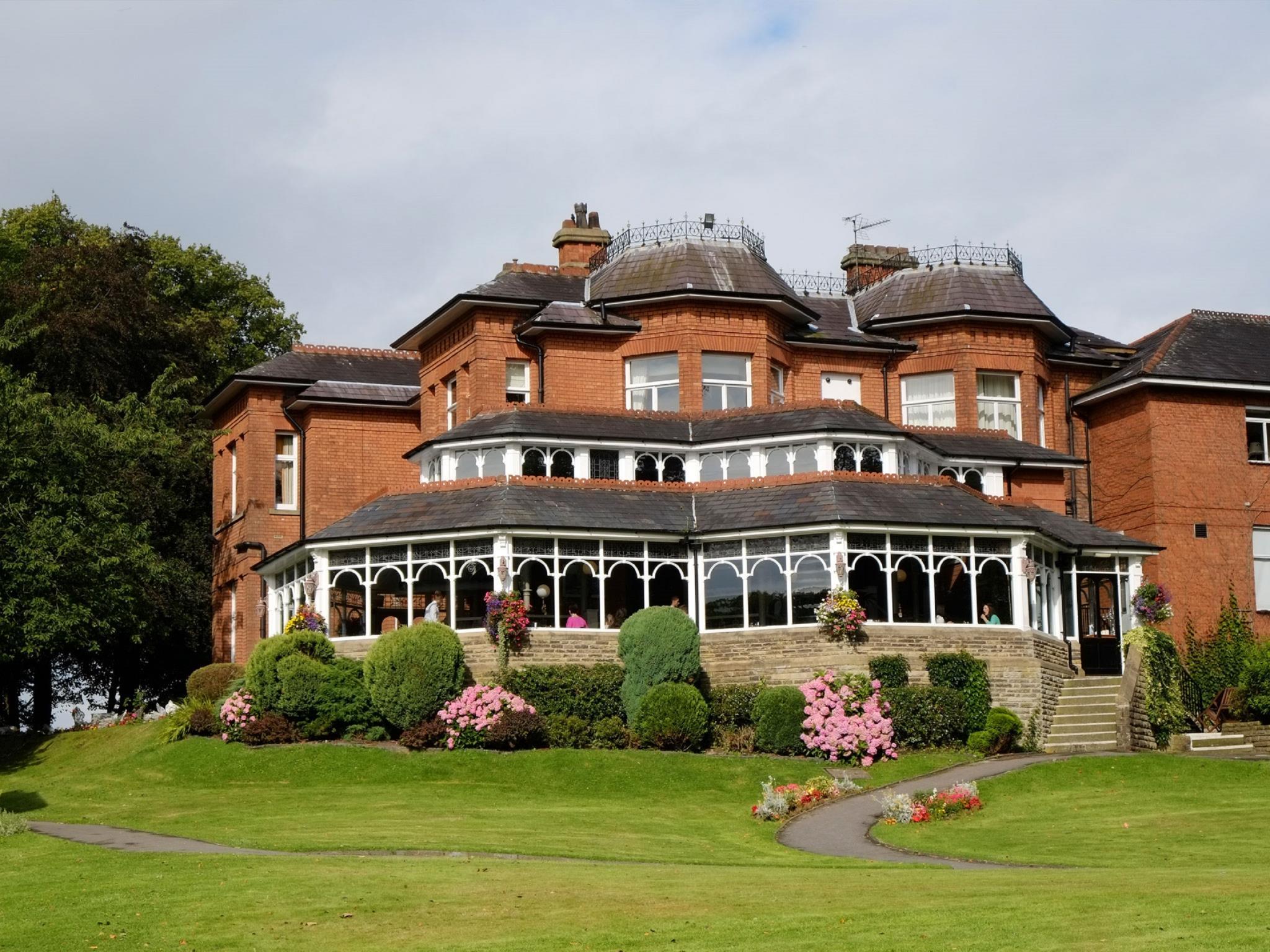 Ngoại cảnh khách sạn