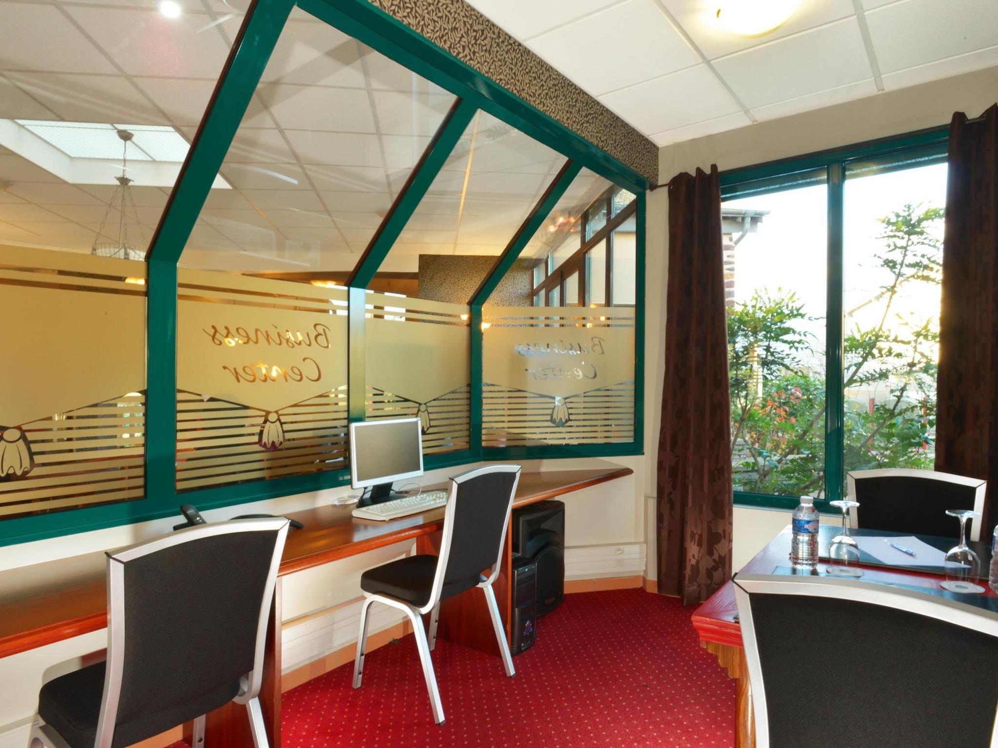 Trung tâm hội nghị