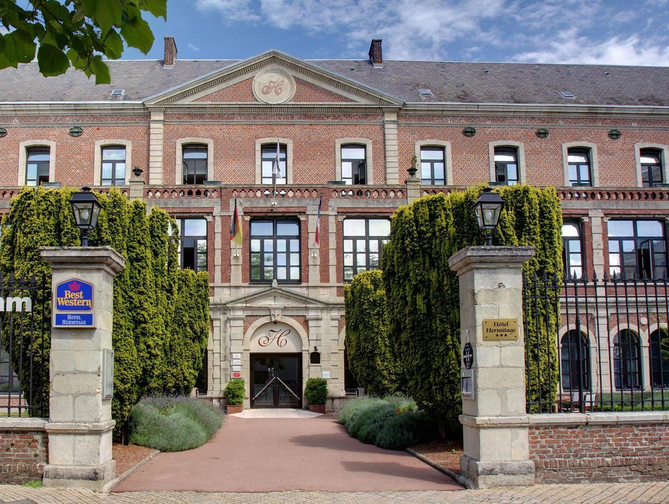 Ngoại cảnh khách sạn