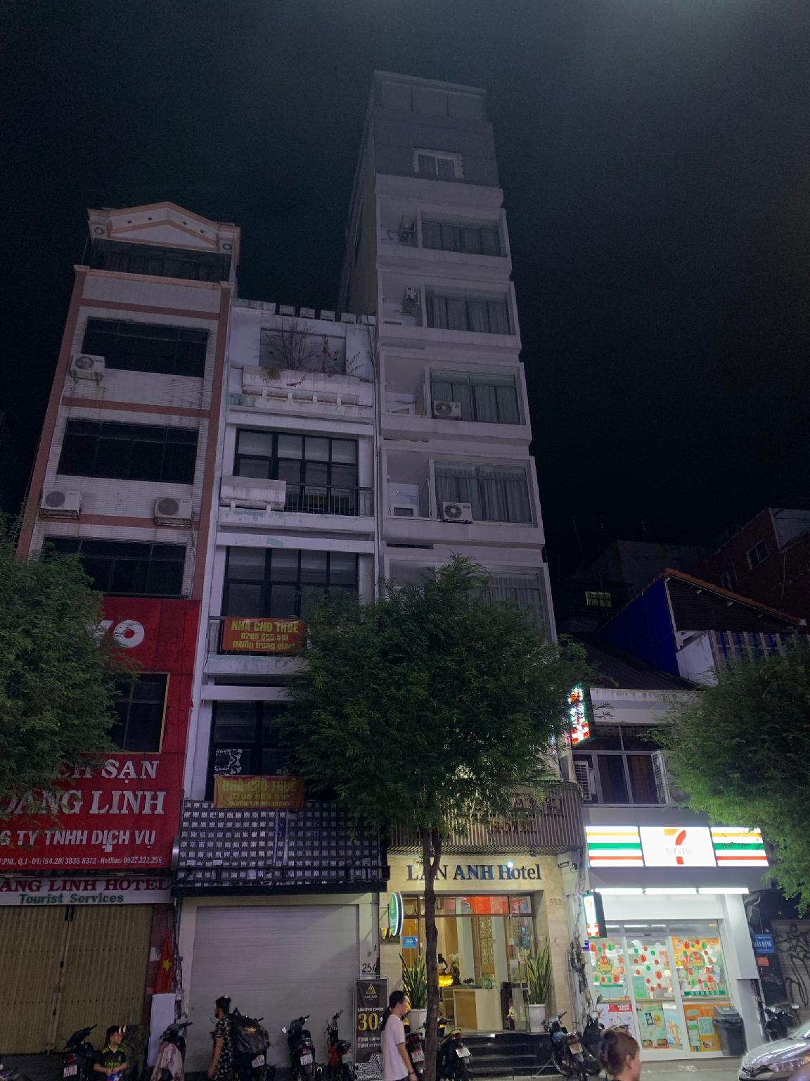 Ngoại cảnh khách sạn