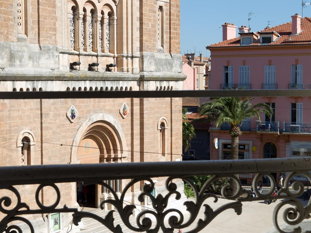 Ngoại cảnh khách sạn