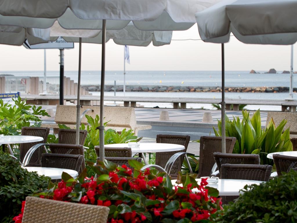 Ngoại cảnh khách sạn