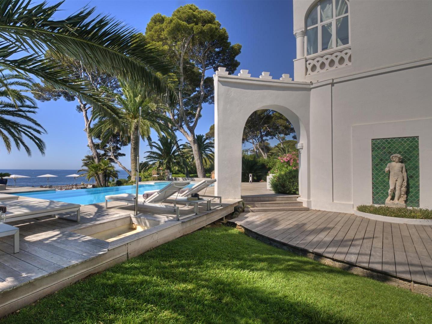 Ngoại cảnh khách sạn