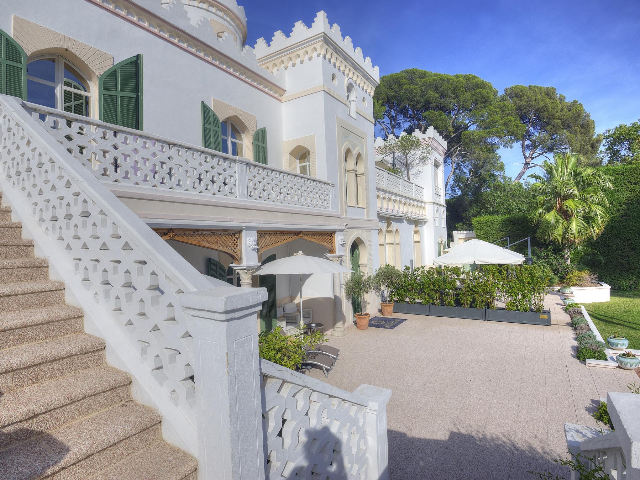 Ngoại cảnh khách sạn