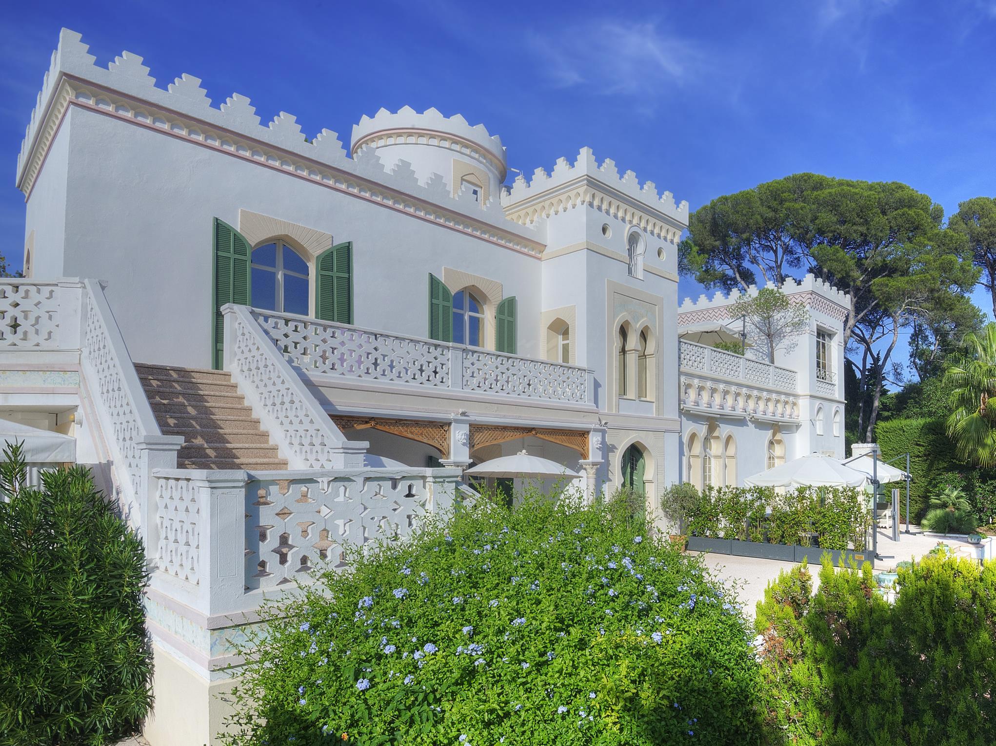 Ngoại cảnh khách sạn