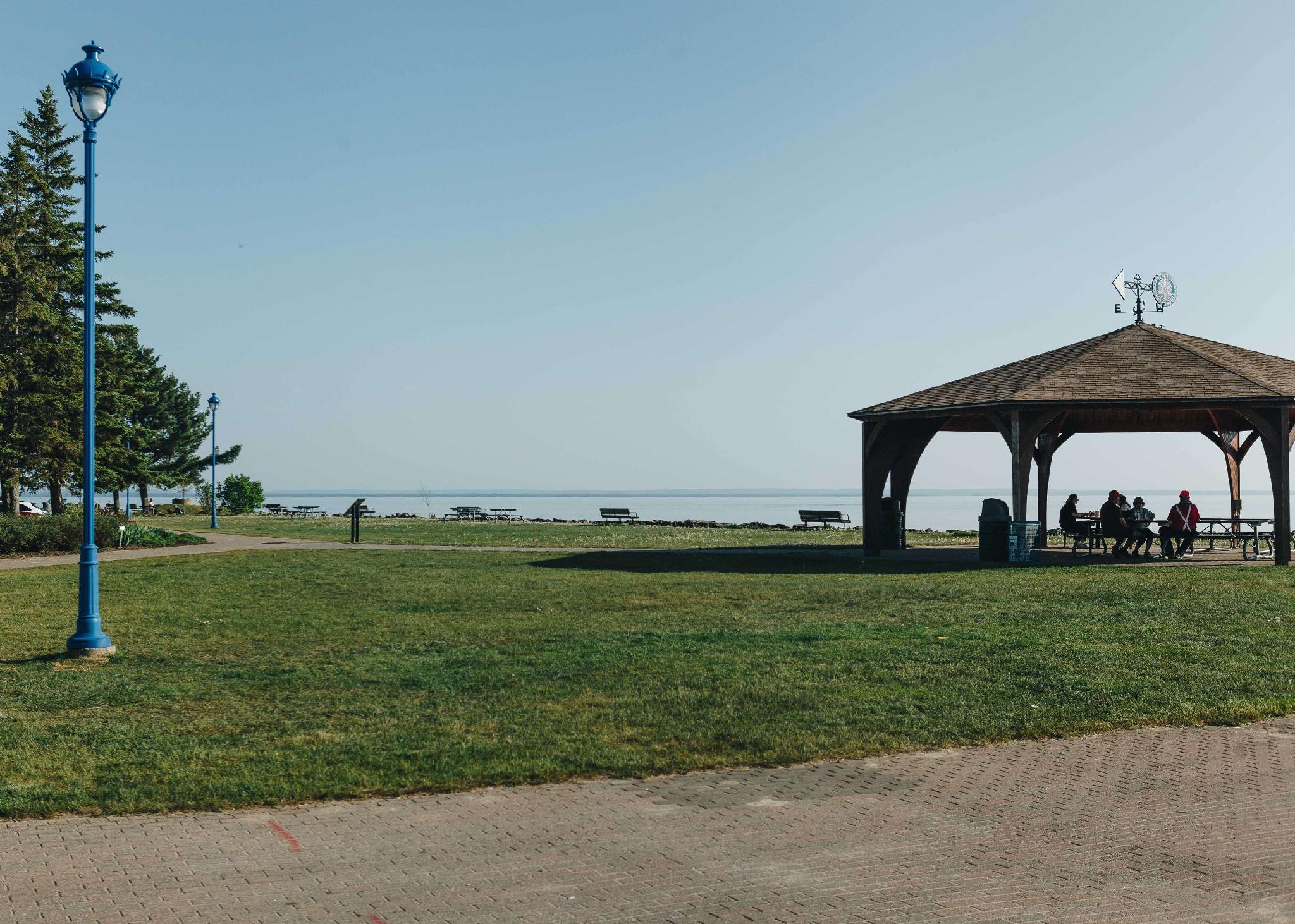 Nơi tham quan gần đây