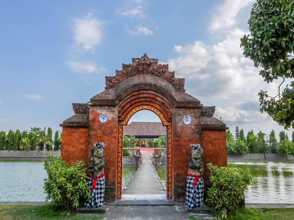 Khu vực xung quanh