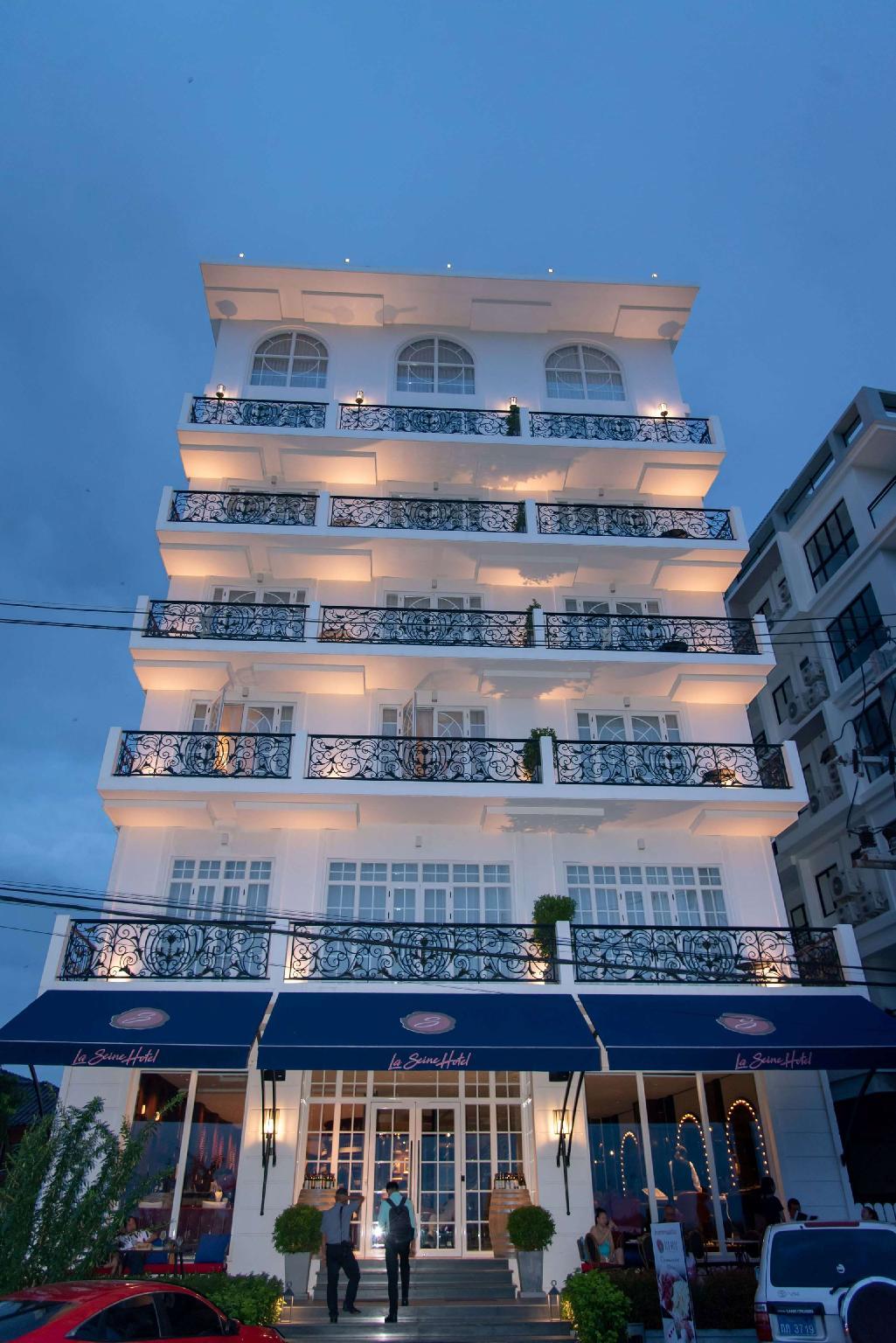 Ngoại cảnh khách sạn