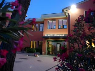 Ngoại cảnh khách sạn