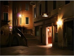 Ngoại cảnh khách sạn