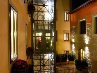 Khu vực xung quanh