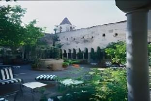 Ngoại cảnh khách sạn