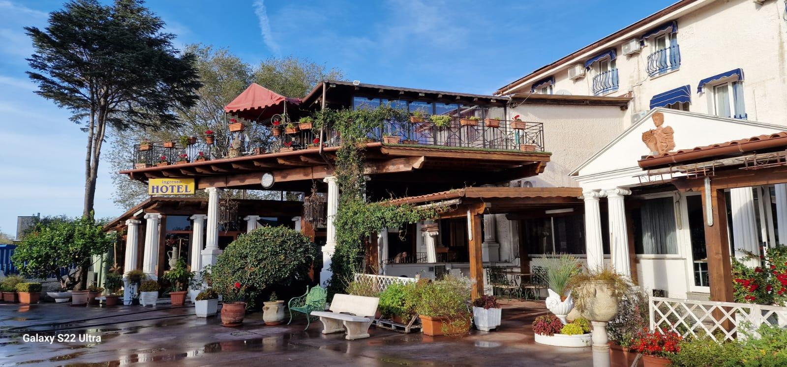 Ngoại cảnh khách sạn