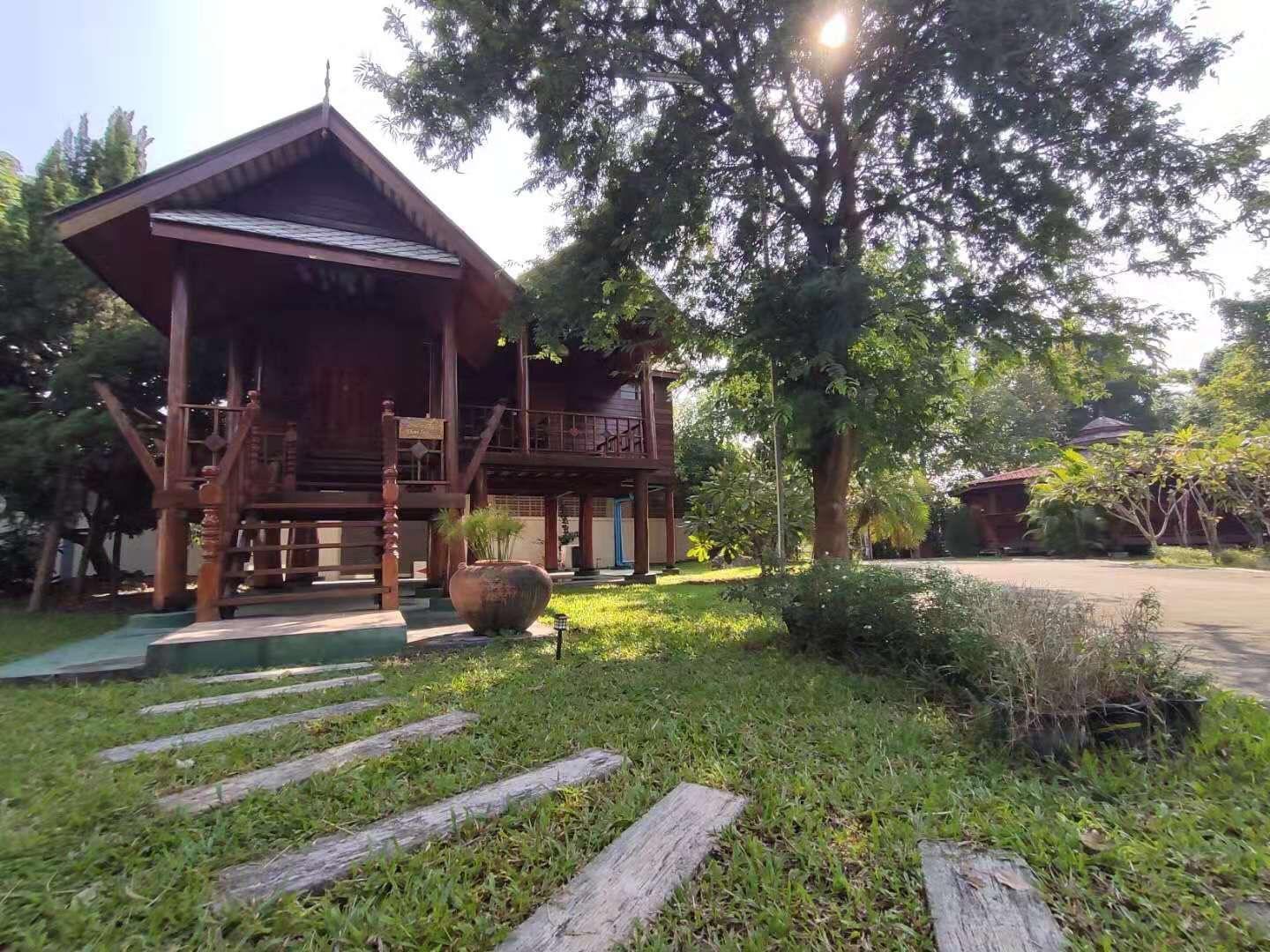 Ngoại cảnh khách sạn