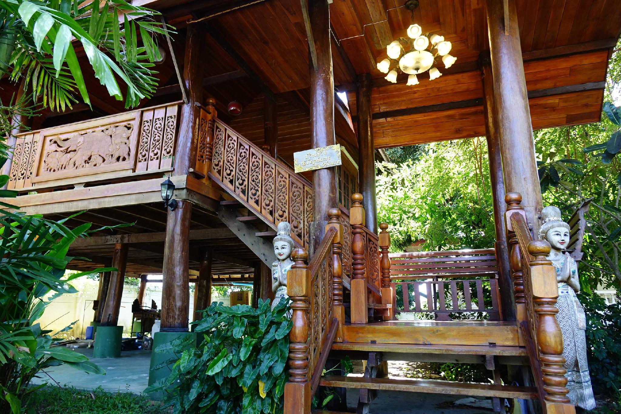 Ngoại cảnh khách sạn