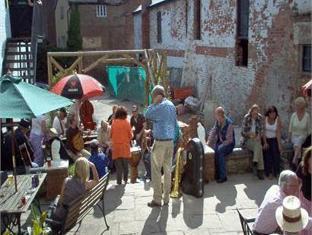 Khu vực xung quanh