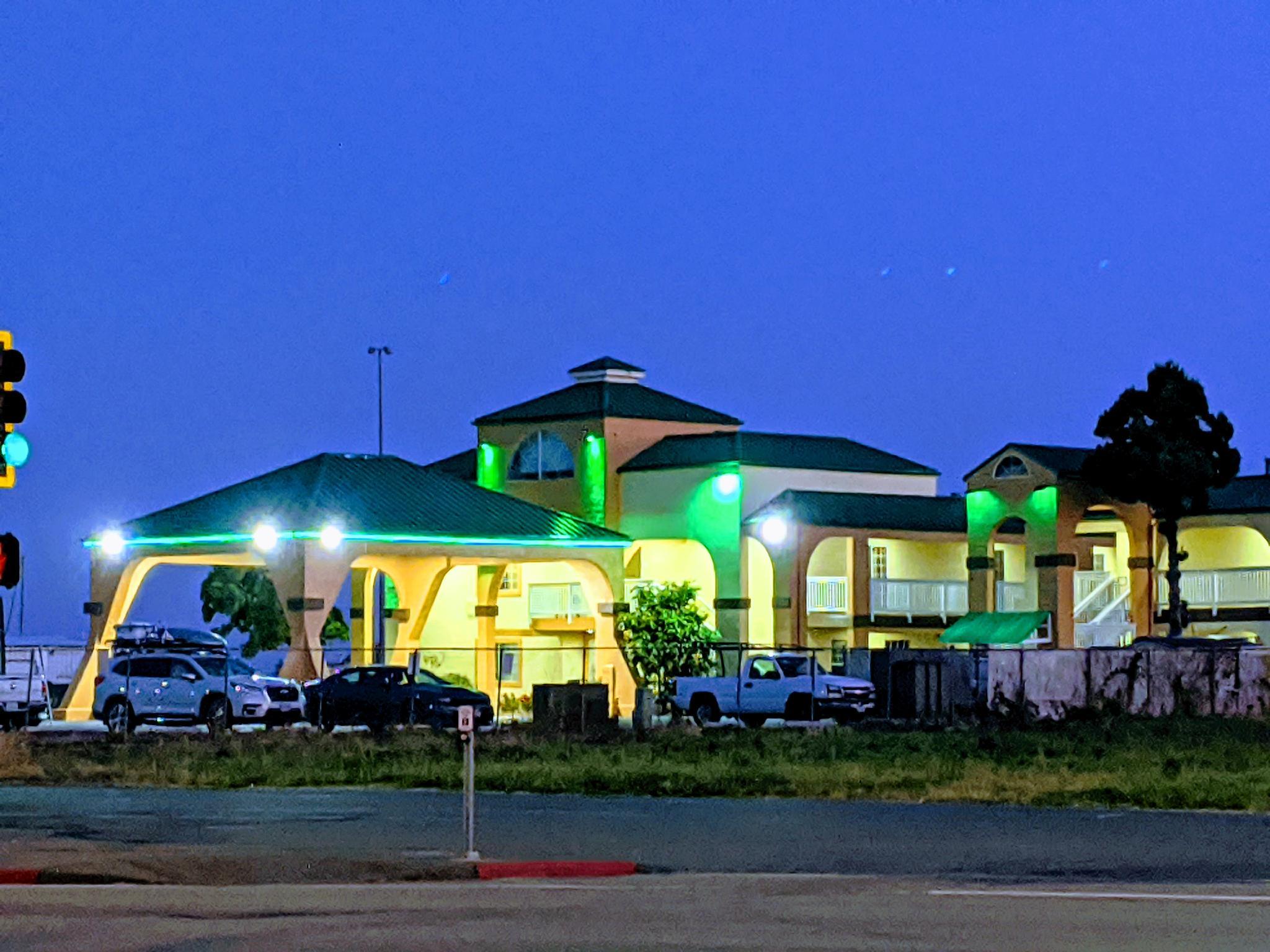 Ngoại cảnh khách sạn