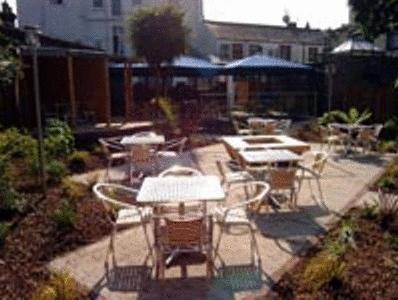 Khu vực xung quanh