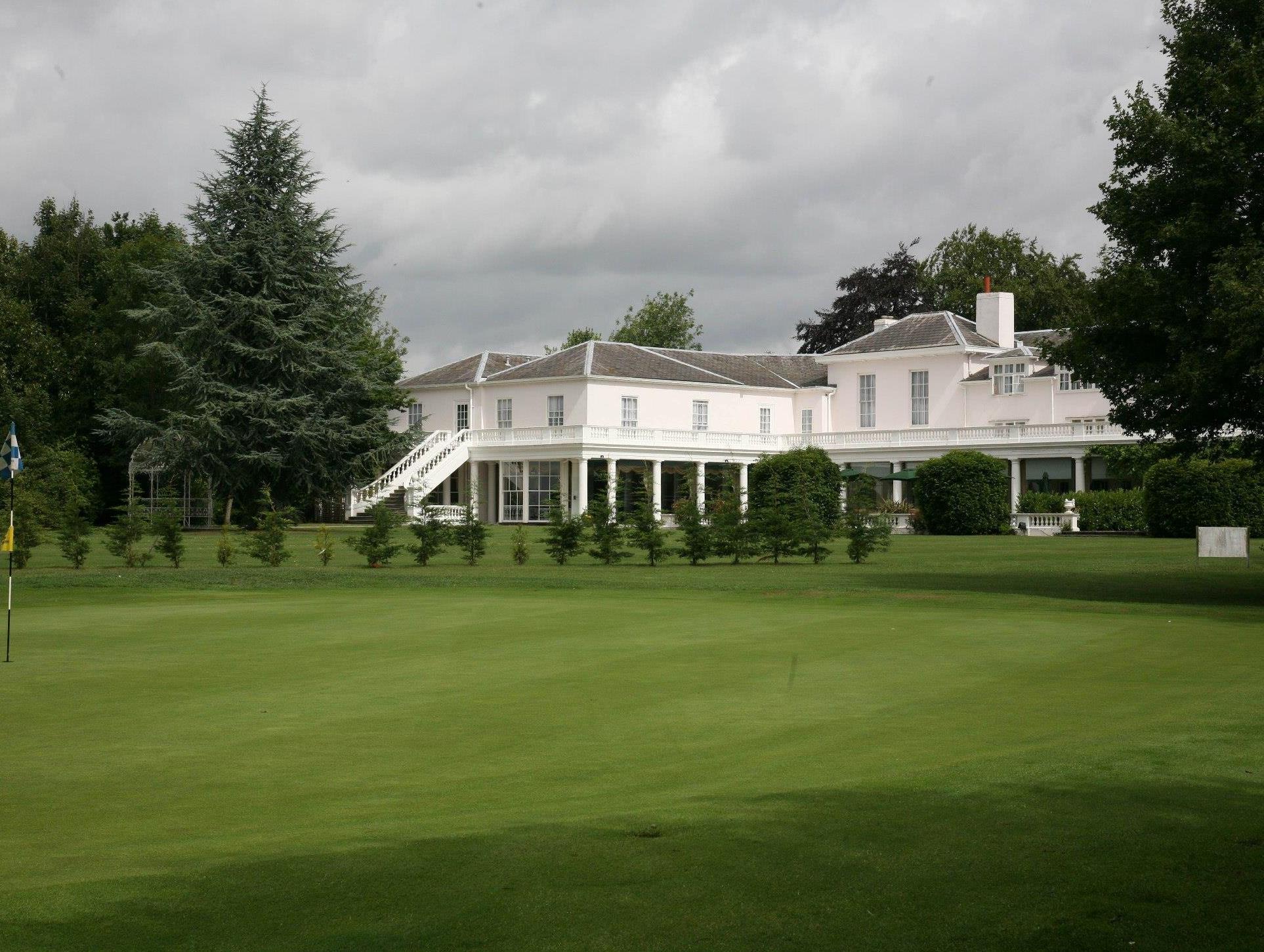 Ngoại cảnh khách sạn