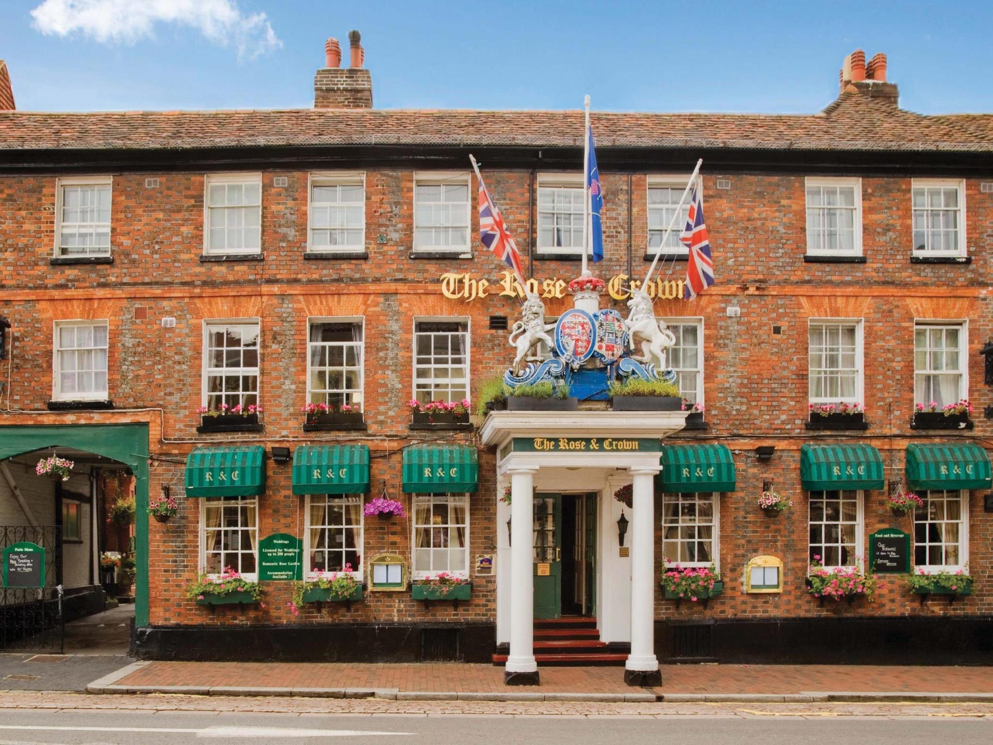 Ngoại cảnh khách sạn