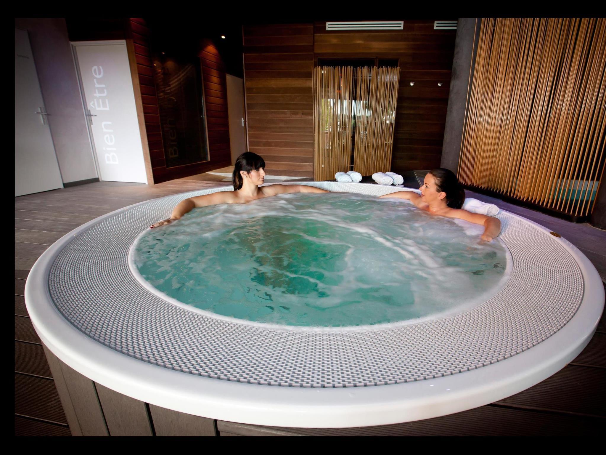 Bồn tắm nước nóng