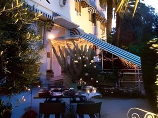 Ngoại cảnh khách sạn