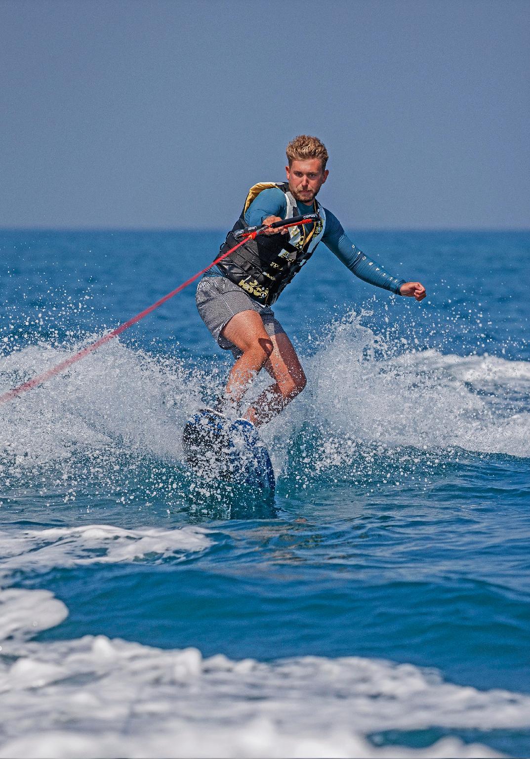 Các môn thể thao dưới nước (có động cơ)