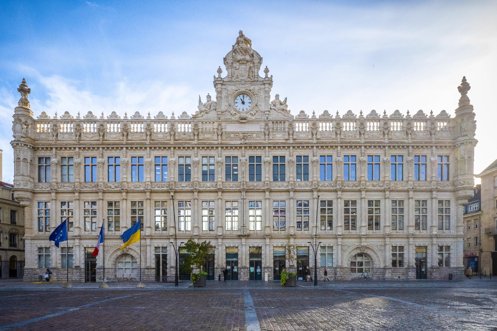 Nơi tham quan gần đây