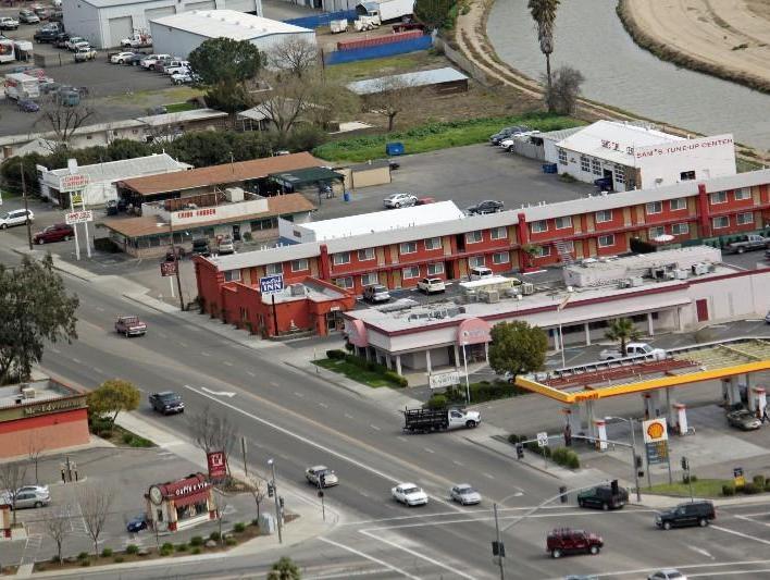 Khu vực xung quanh