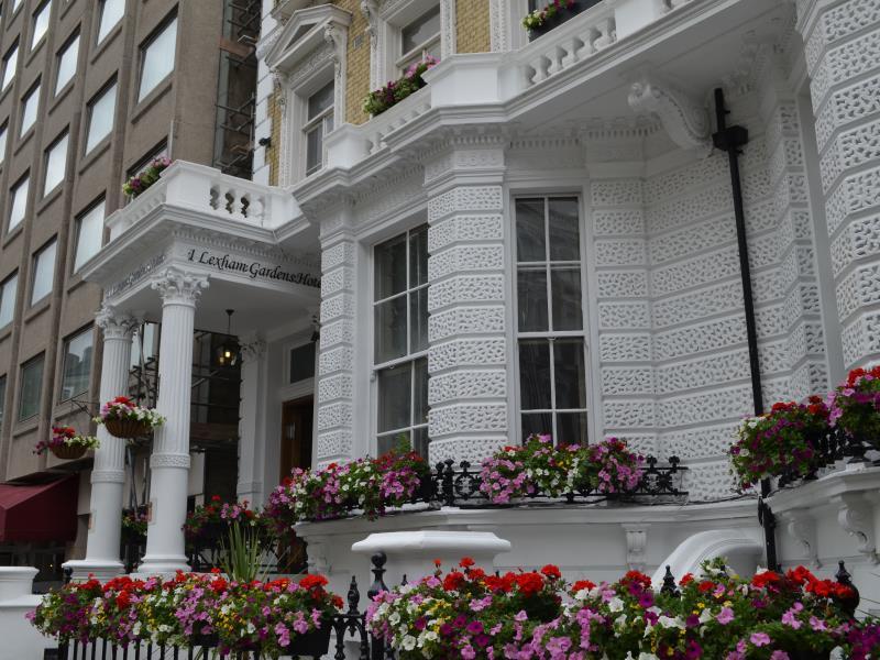 Ngoại cảnh khách sạn