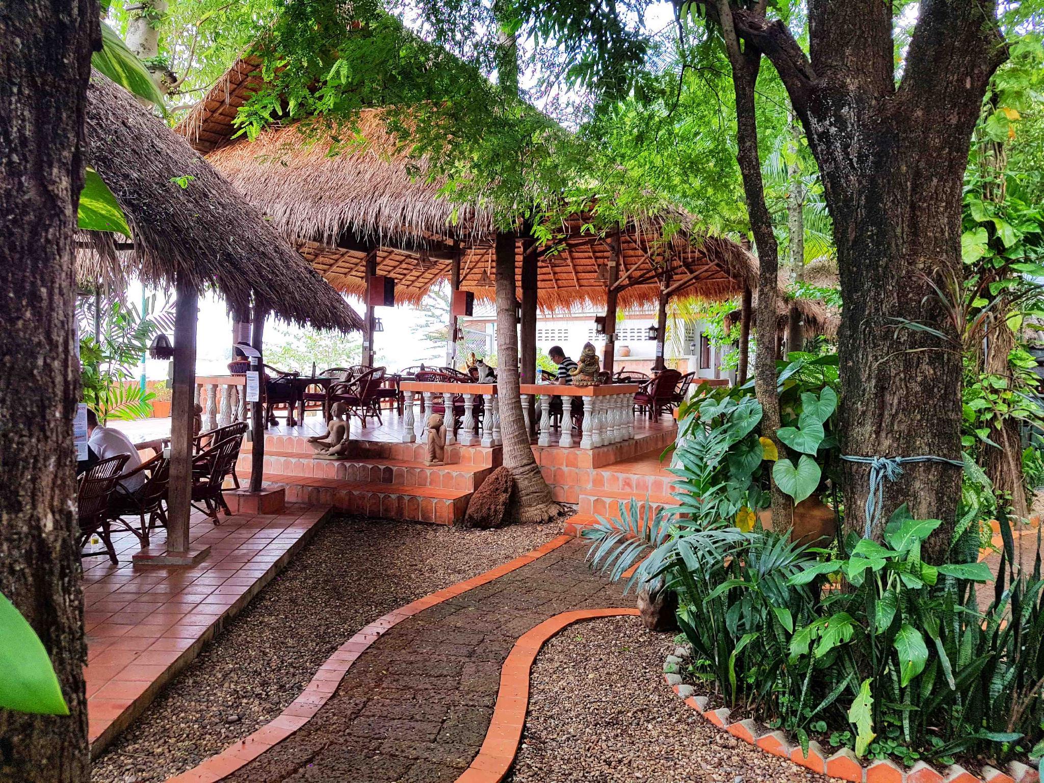 Ngoại cảnh khách sạn