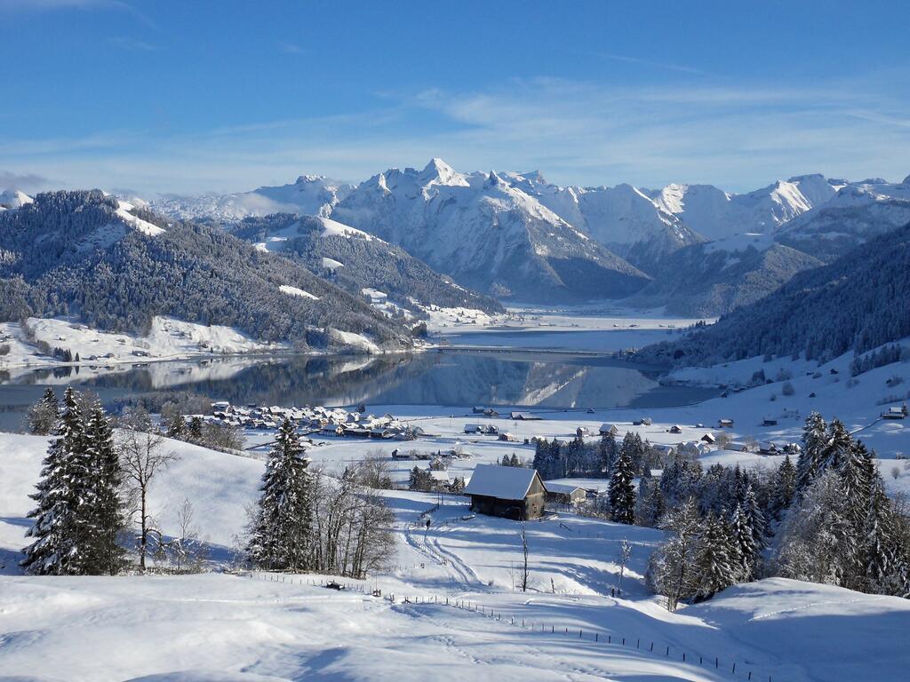 Khu vực xung quanh