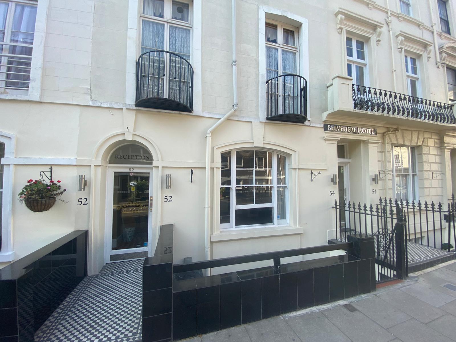 Ngoại cảnh khách sạn