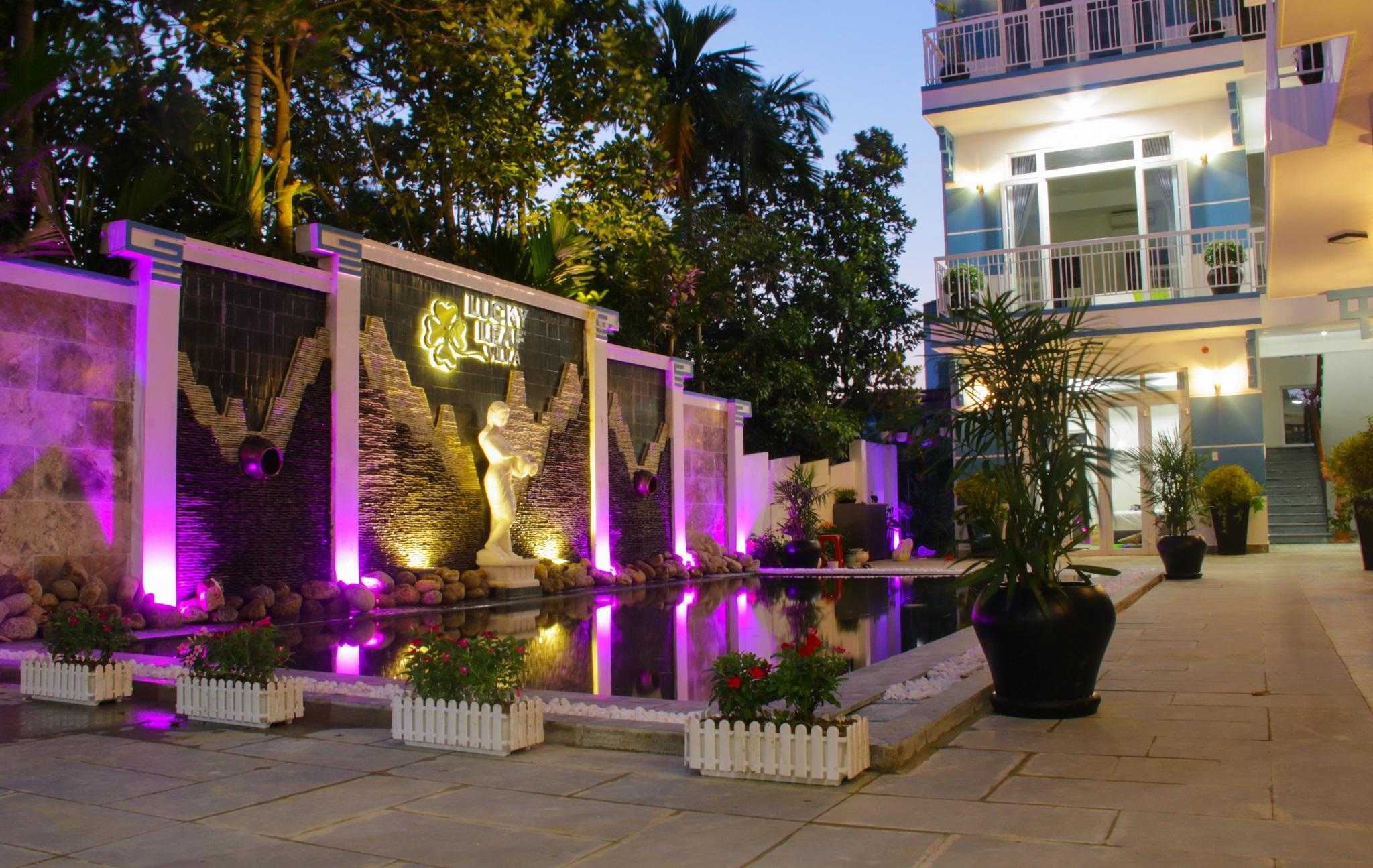 Khu vực xung quanh