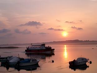 Khu vực xung quanh