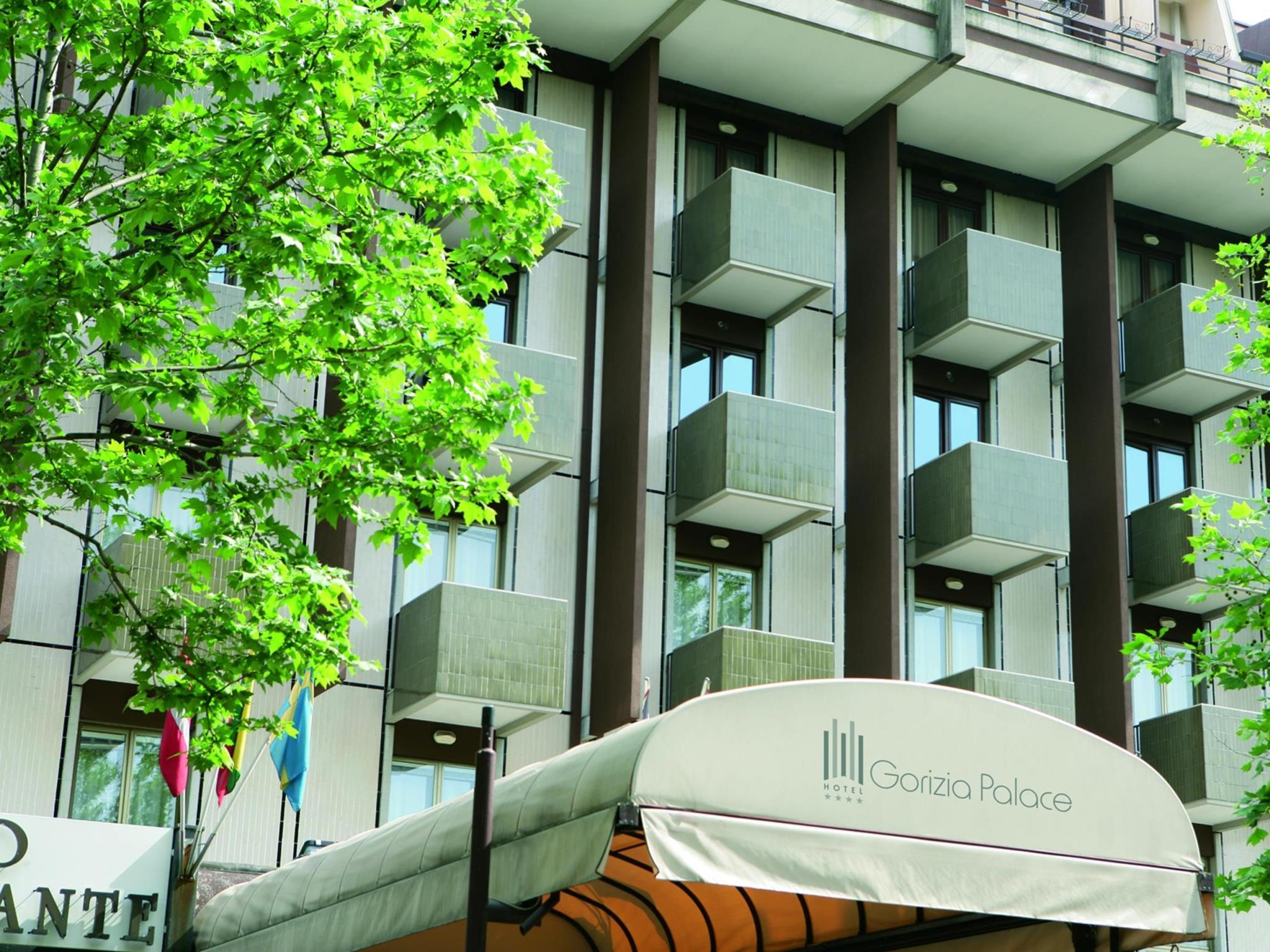 Ngoại cảnh khách sạn