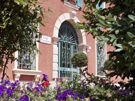 Ngoại cảnh khách sạn