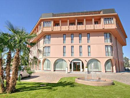 Ngoại cảnh khách sạn