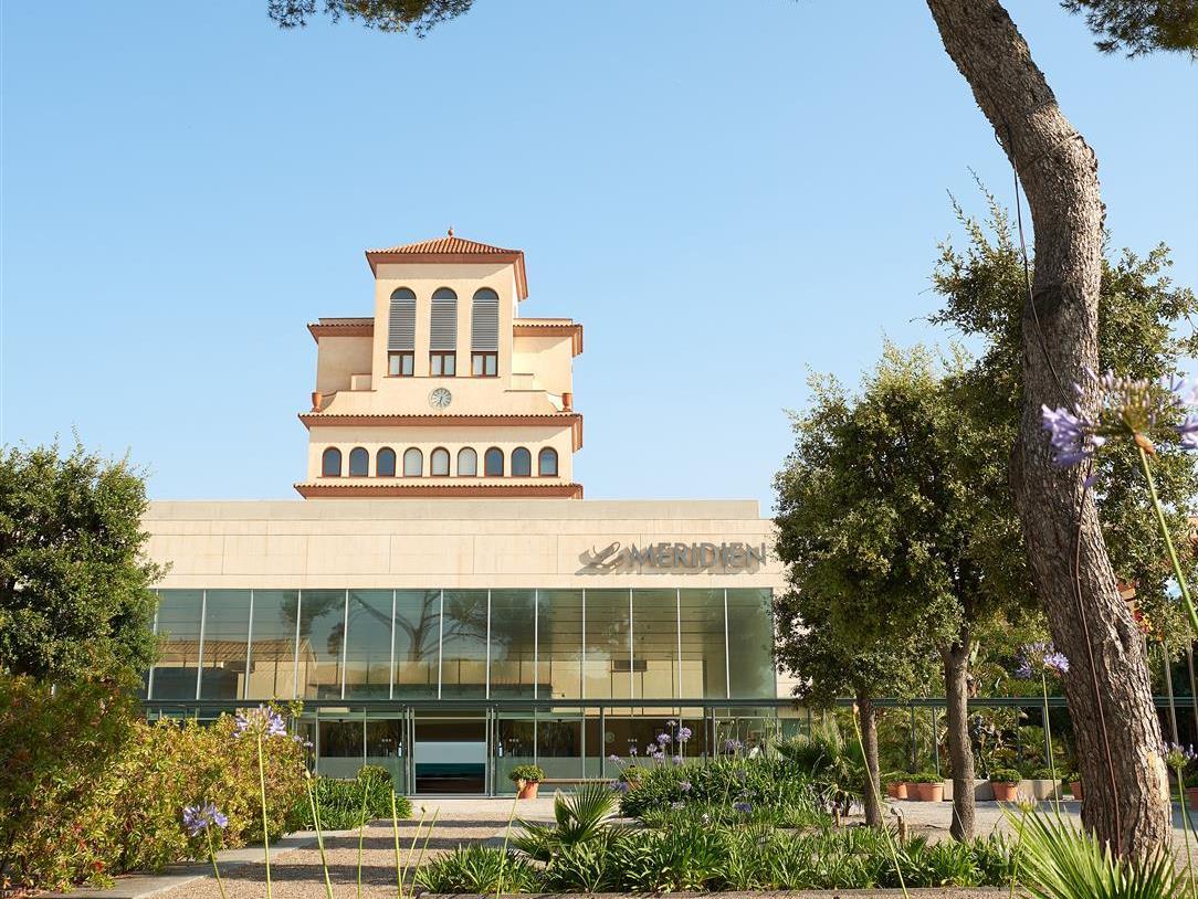 Ngoại cảnh khách sạn