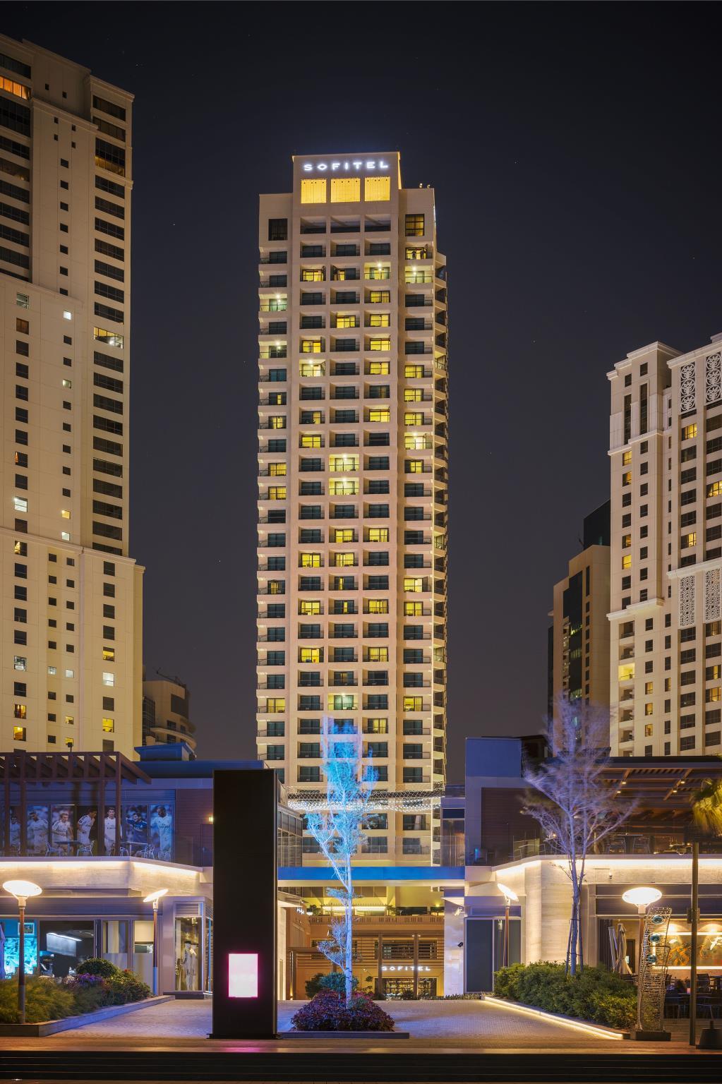 Ngoại cảnh khách sạn