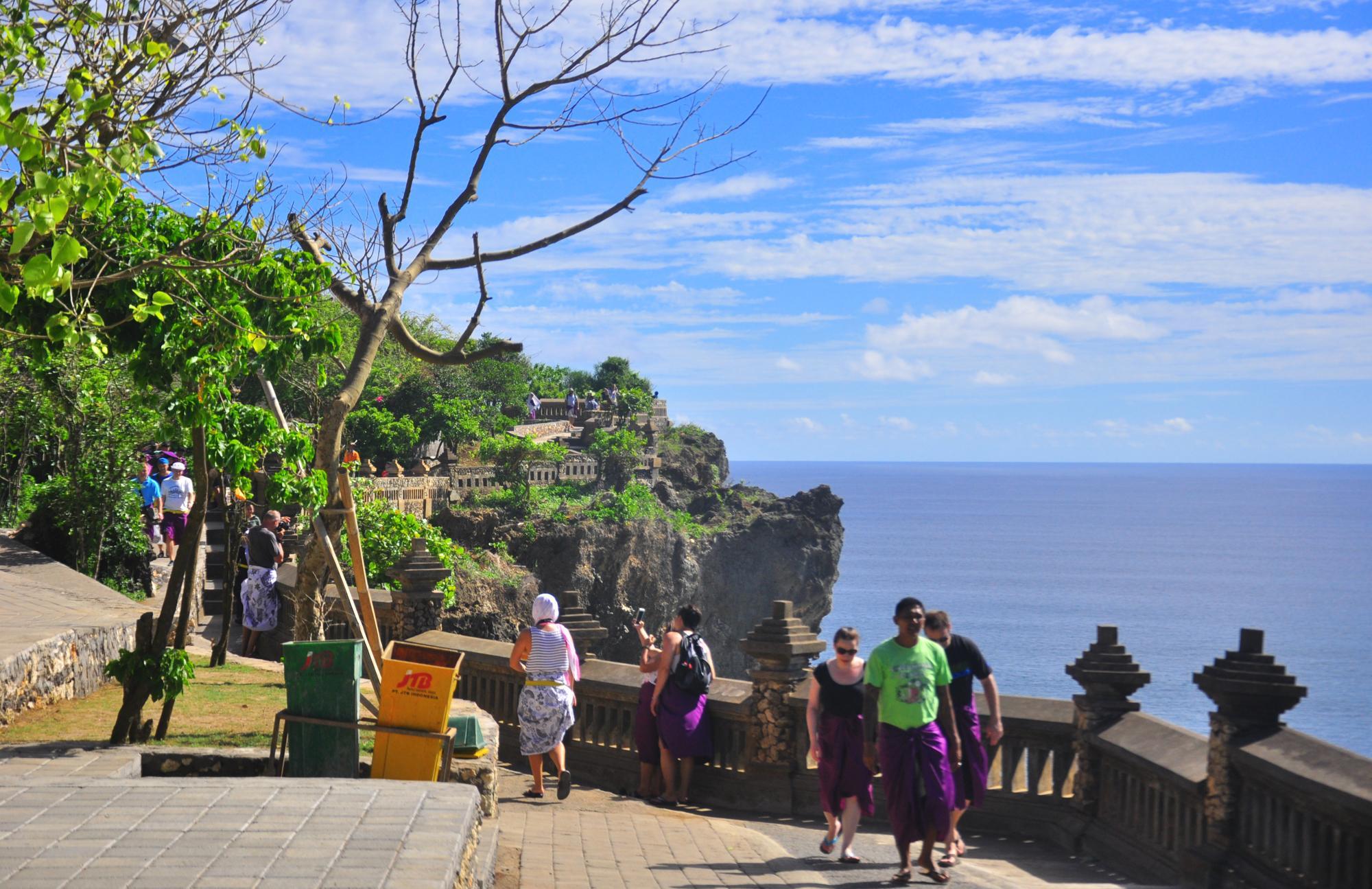 Nơi tham quan gần đây