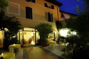 Ngoại cảnh khách sạn