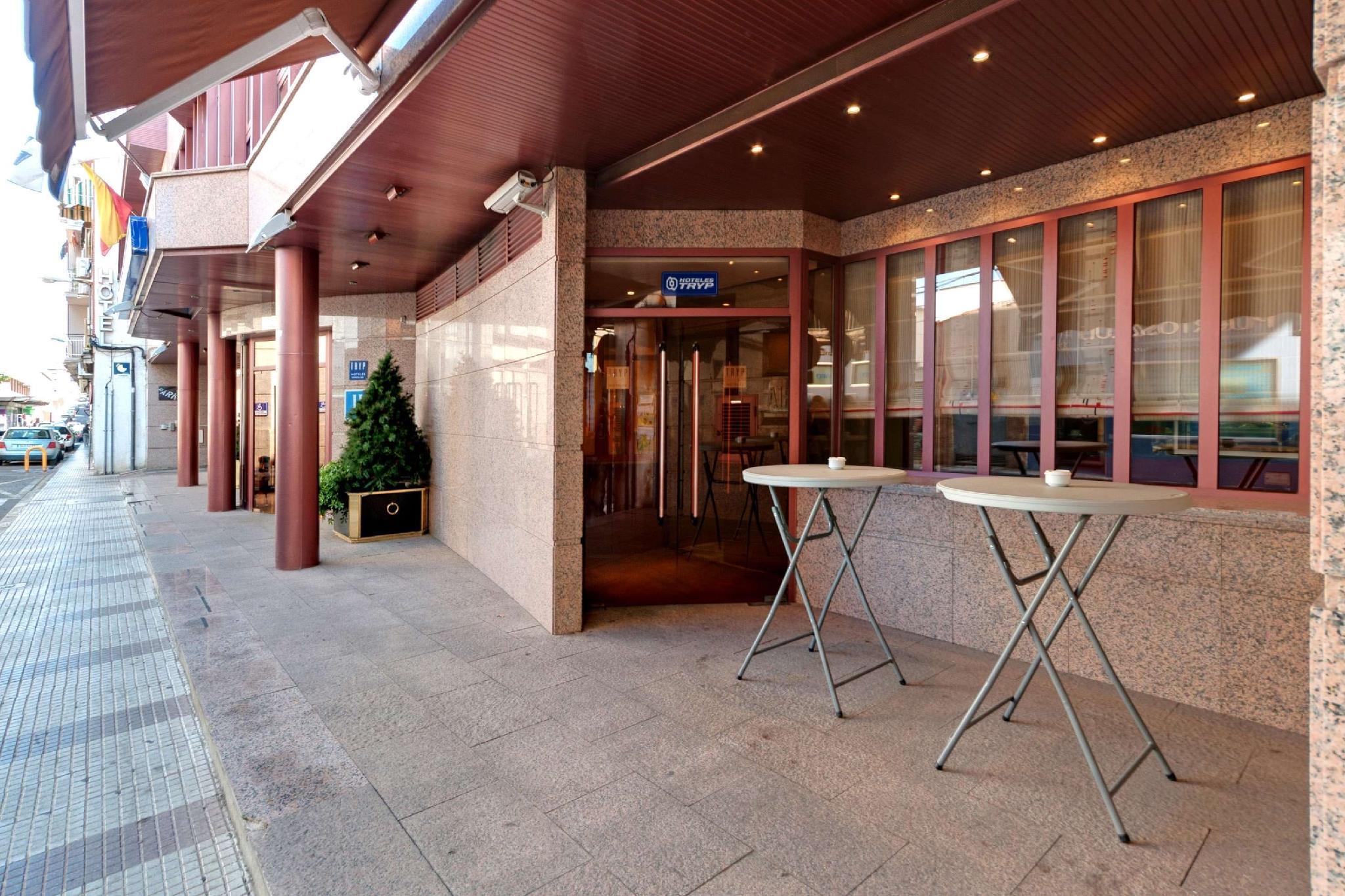 Ngoại cảnh khách sạn