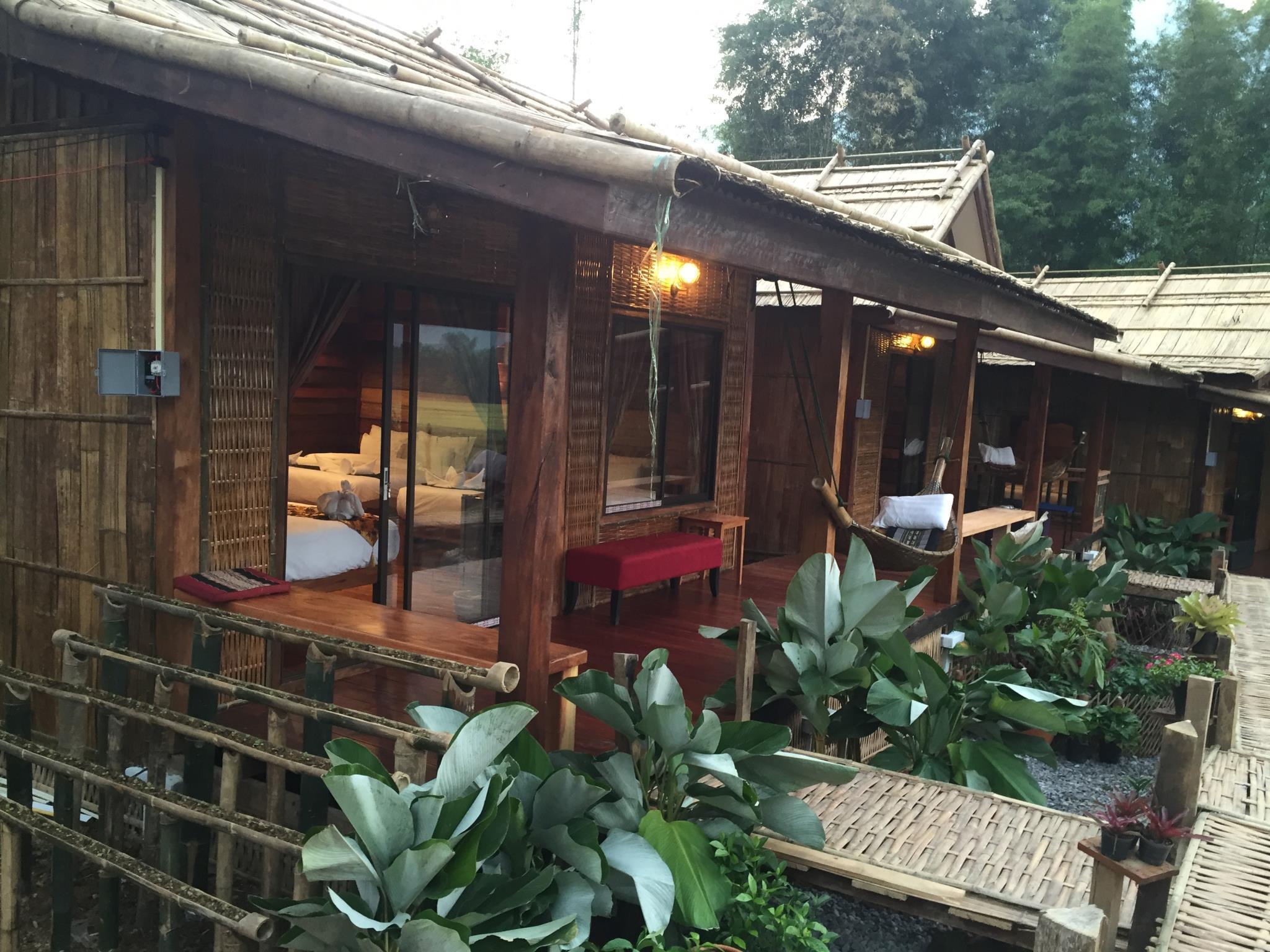 Khu vực xung quanh