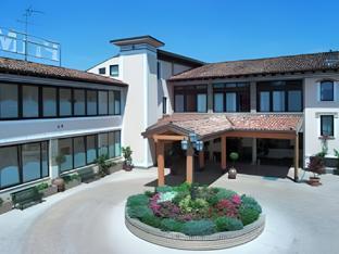 Ngoại cảnh khách sạn