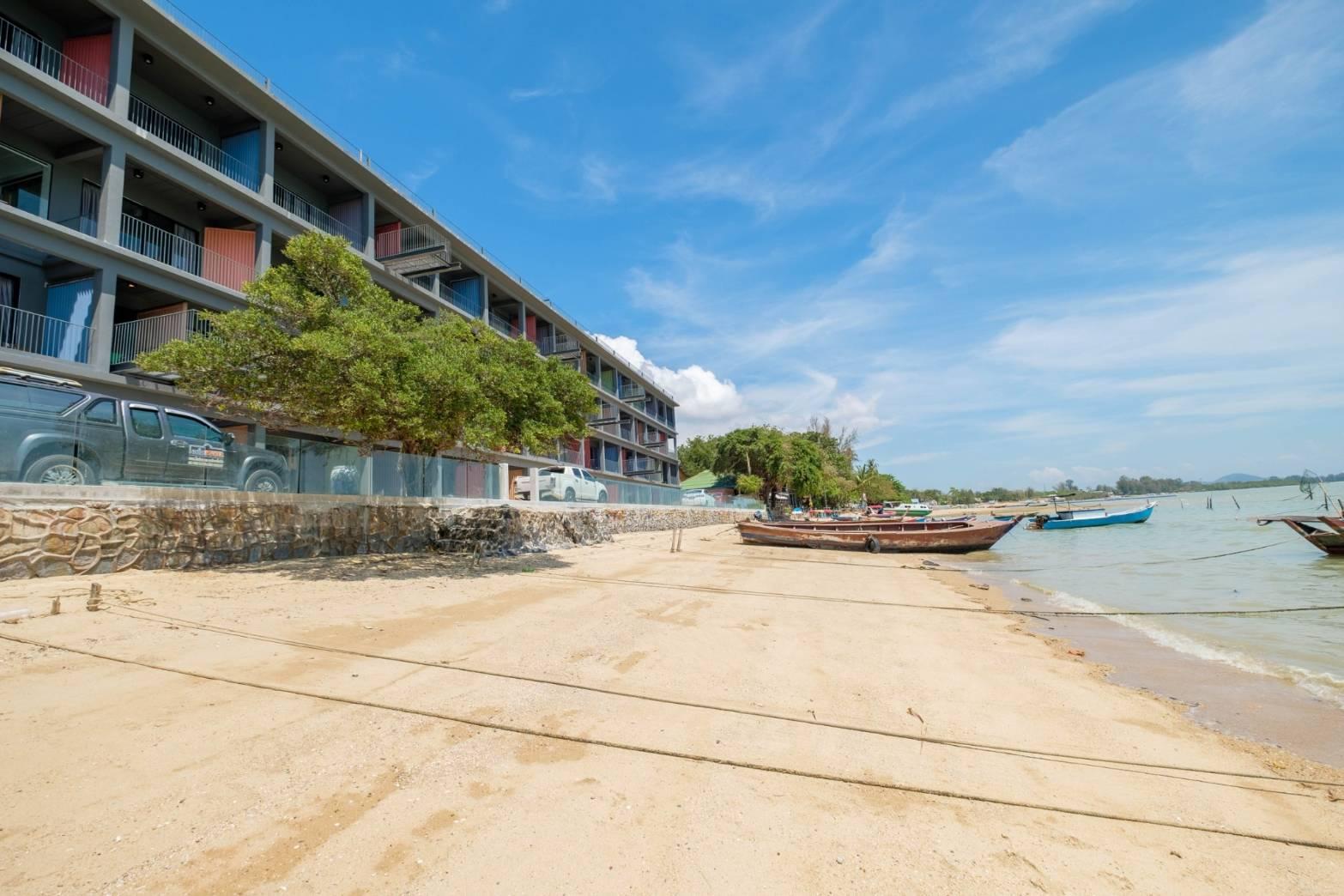 Nơi tham quan gần đây