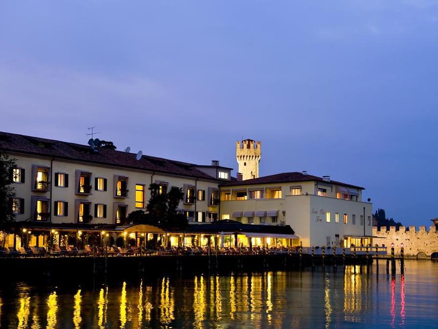 Ngoại cảnh khách sạn