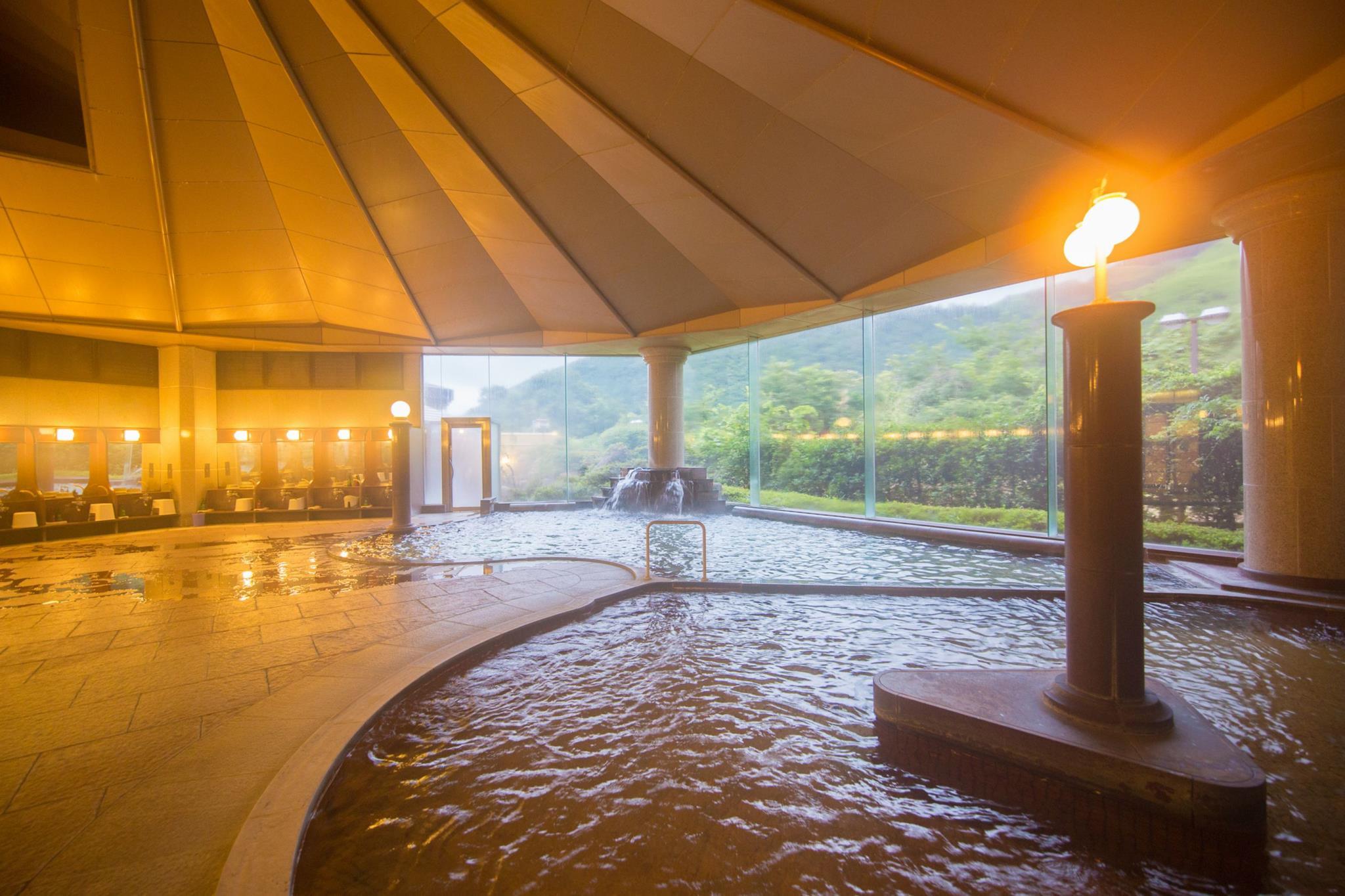 Tắm suối nước nóng