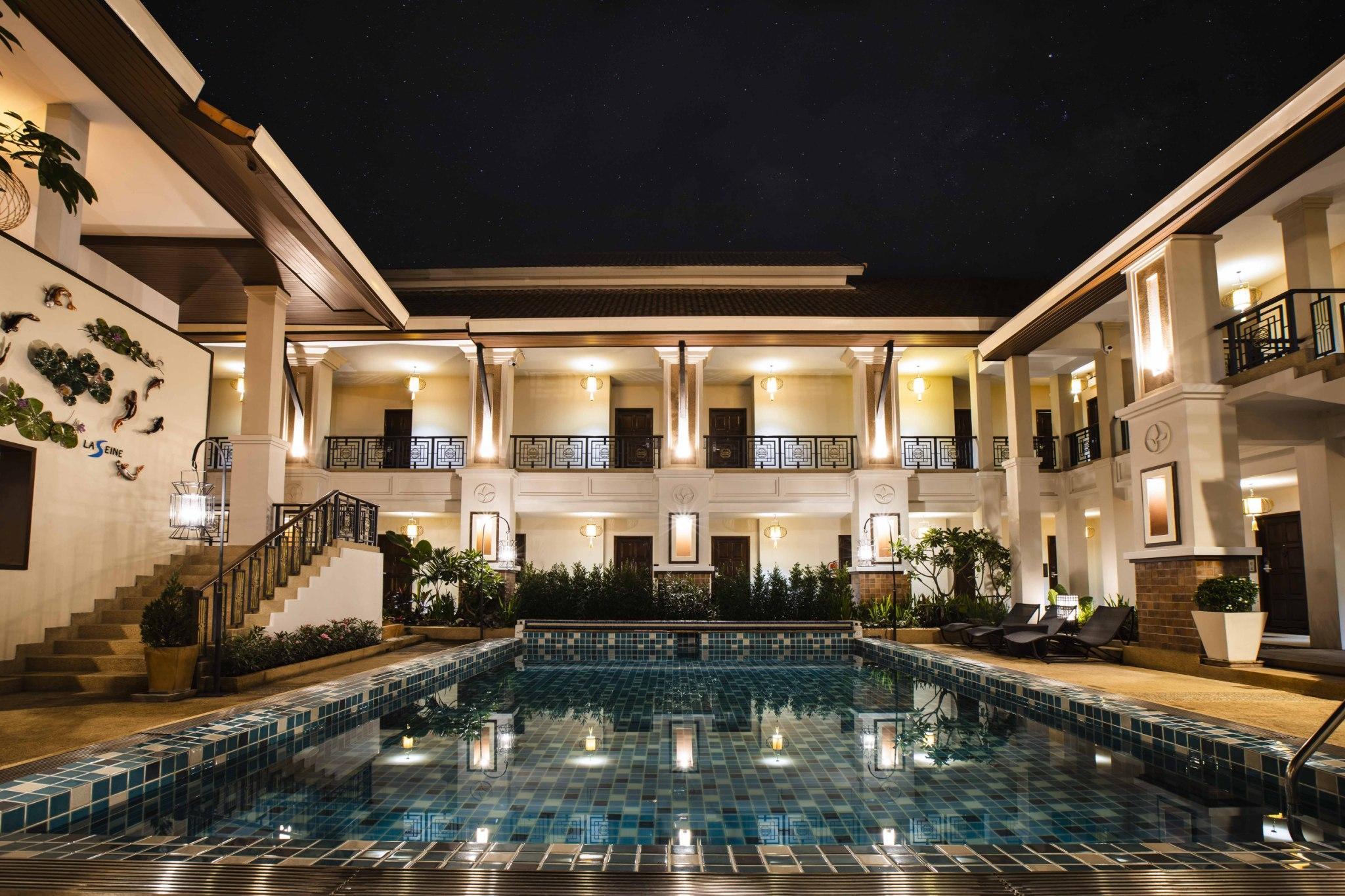 Ngoại cảnh khách sạn